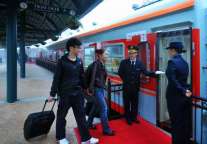 春节东部华侨城火车主题酒店爆满