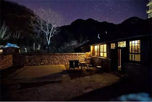 山里寒舍之夜