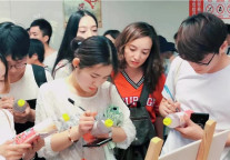 建业魔飞公寓走进郑州地铁站深情表白郑州,传递城市温度