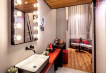 青春转场 “拨穗”启航 YUNIK打造毕业季应许之地