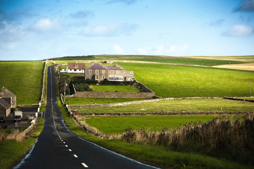云南:预计今年实现乡村旅游收入约1200亿元,恢复到去年的56.5%