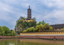 入住格林豪泰镇江界牌镇商务酒店,与小镇为邻