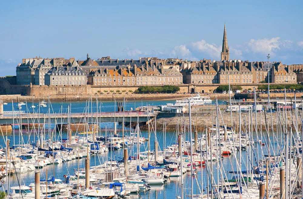 华住集团:第四季度净开店279家  Revpar环比提高4%