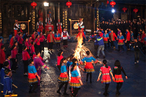 摆手舞是土家族最具代表性的民族舞蹈形式之一,是土家族山民庆祝丰收