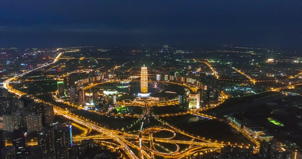 摄图网_501558245_河南郑州郑东新区夜景(企业商用).jpg