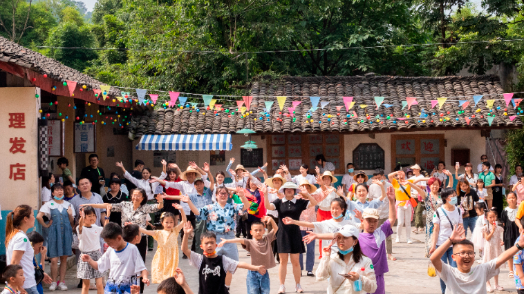 几百张入场券免费领!峨眉山景区一年一度的千人坝坝宴来喽!