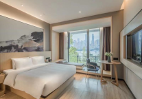 途客中国酒店重庆解放碑南滨路店,开启“多巴胺”之旅