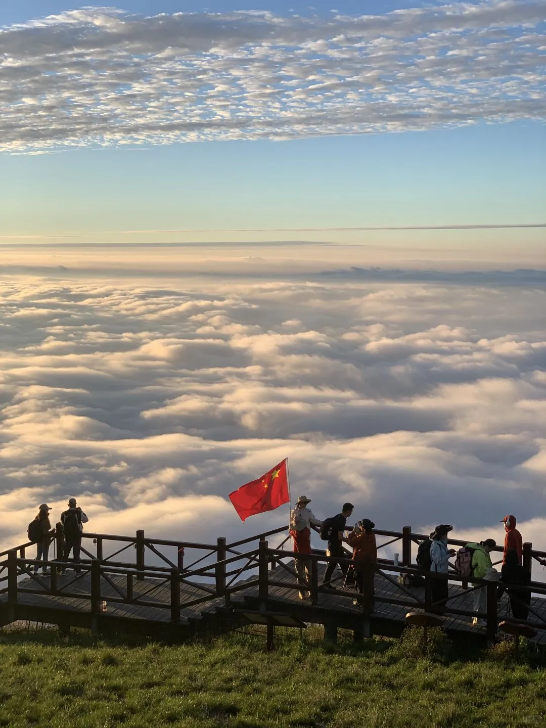 DeepSeek推荐!假期尾声,云海霸屏武功山景区!