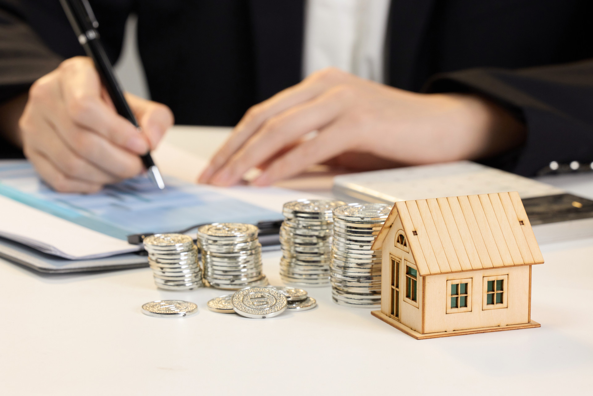 上海外服(集团)拟挂牌转让上海新世纪酒店发展51%股权