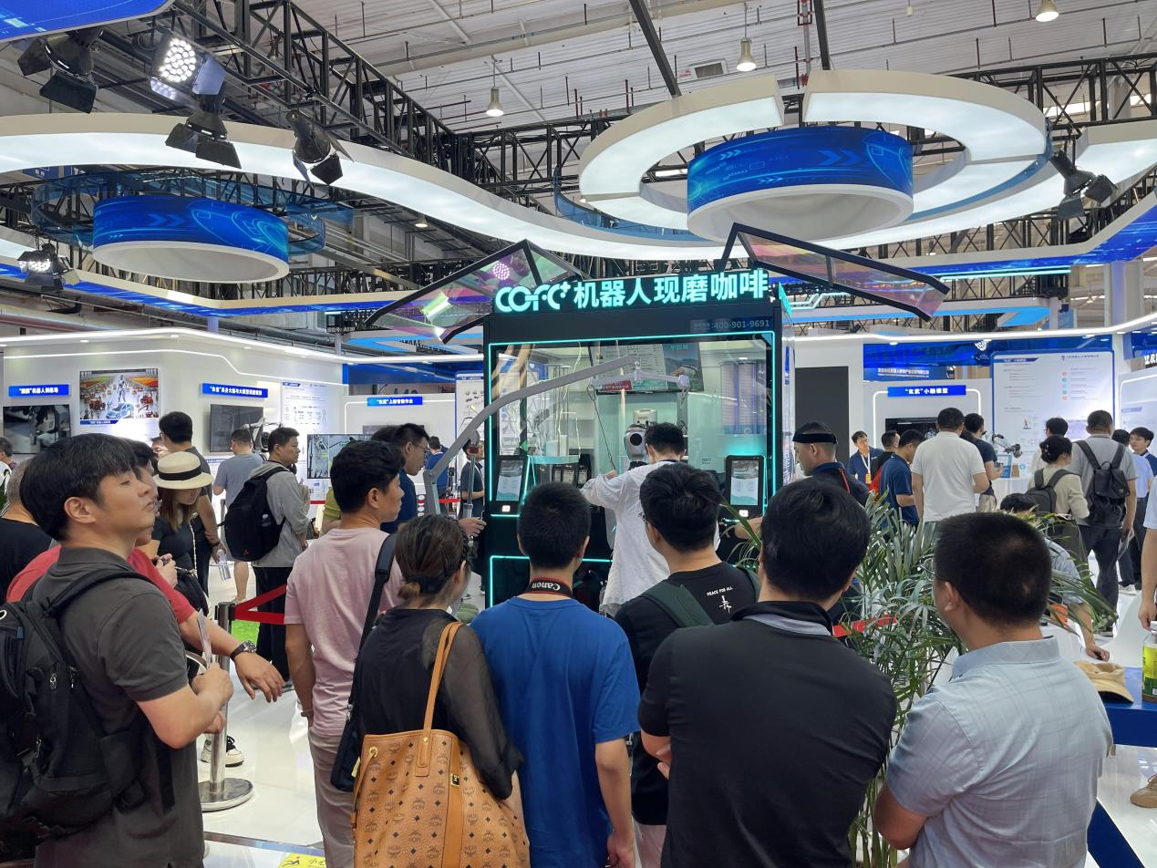 全球覆盖国家最多的机器人咖啡亭COFE+火爆2025 HOTELEX上海展