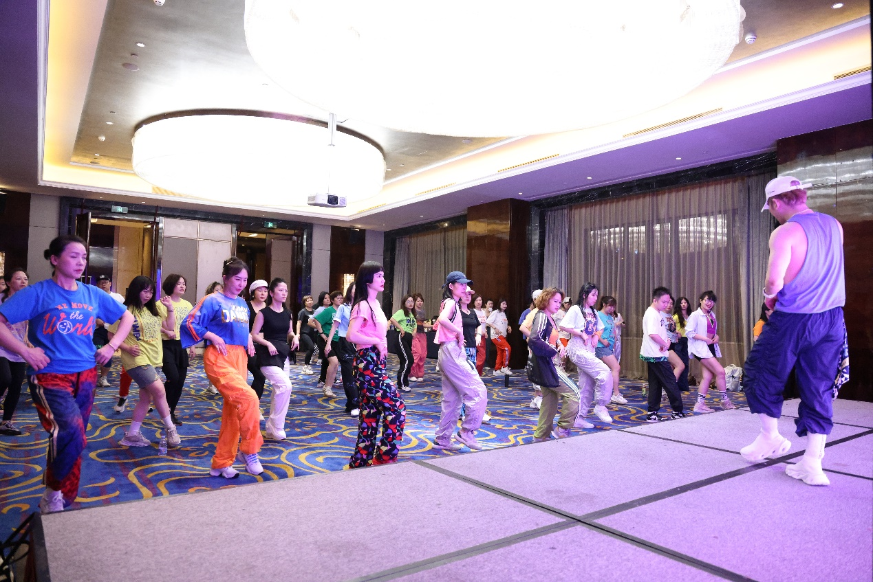 泉州富力万达文华酒店尊巴派对燃爆夏夜