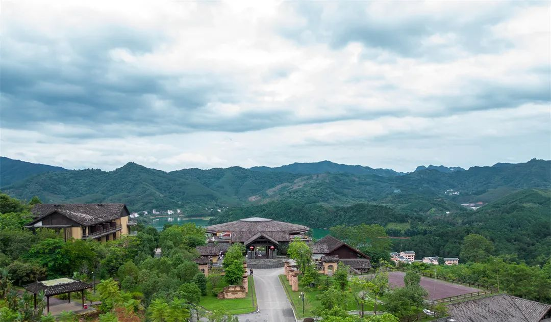 于山川湖泊中,探秘长寿之乡丨广西巴马 · 100个值得去的国内小城