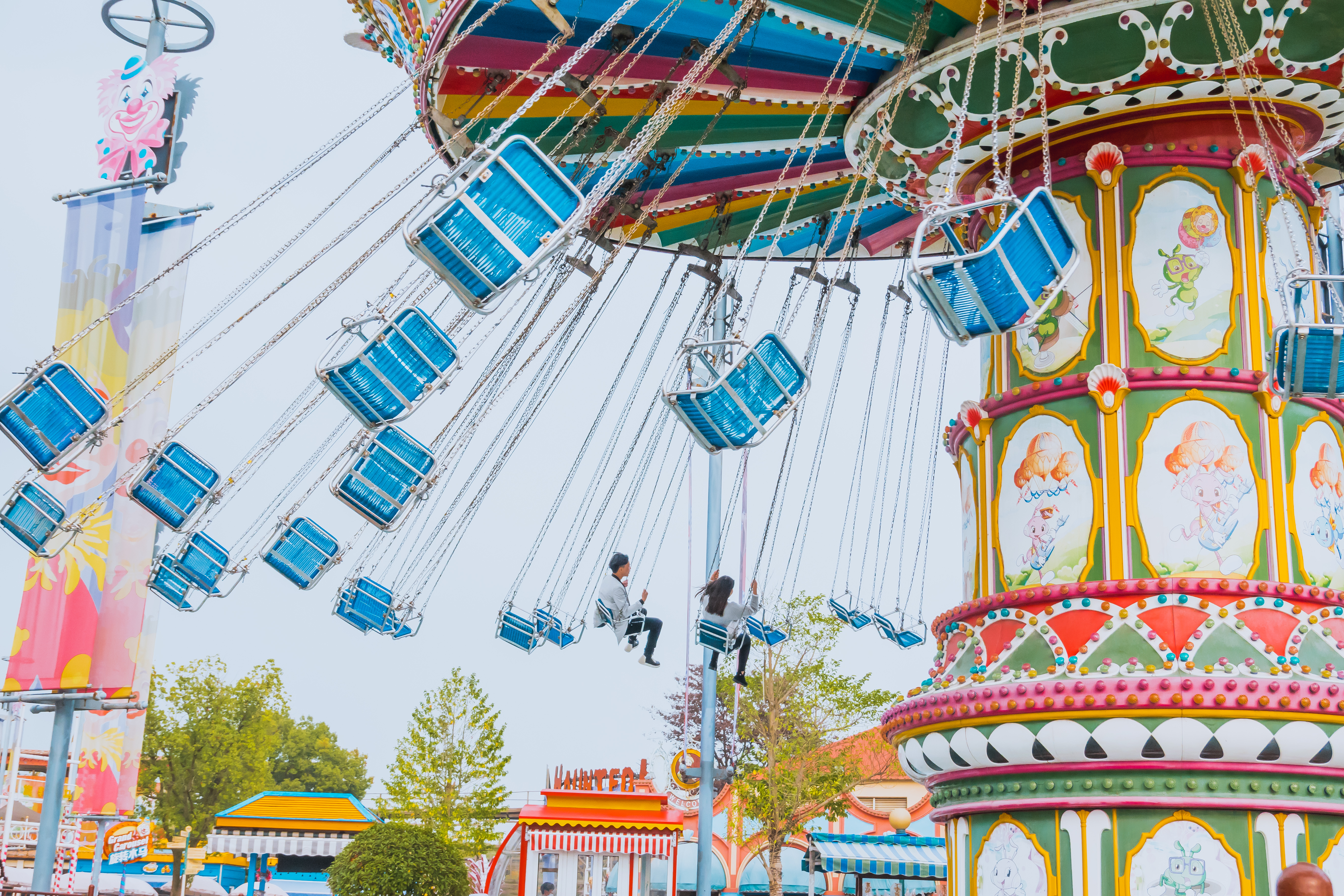 中山华侨城欢乐海岸项目预计2025年元旦前开放试业