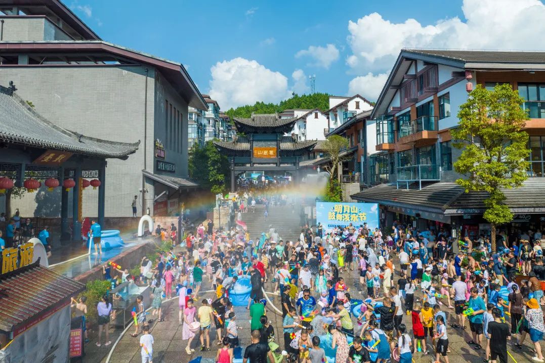 全球学子嘉游赣 | 夏天的浪漫,玩水占一半!明月山“暑”你最精彩!