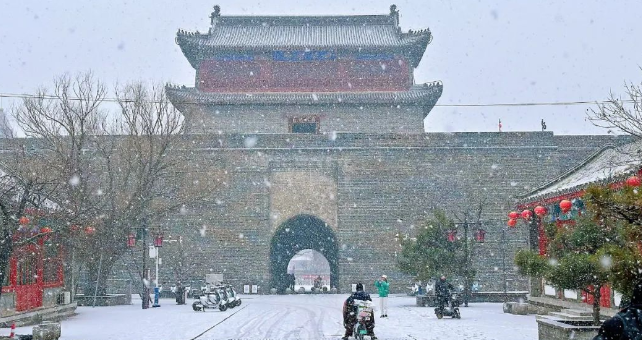 山海关景区初雪漫天 福满人间!
