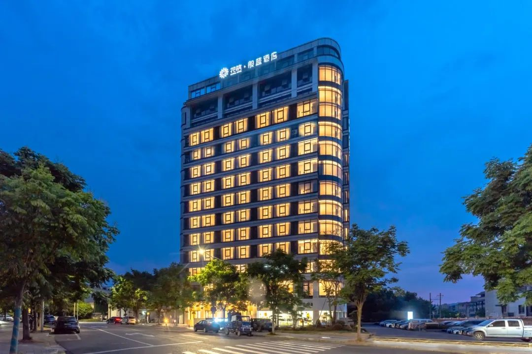 花筑般蓝 | 品牌全线满房,平均RevPAR超847元——超越竞圈的密码是?