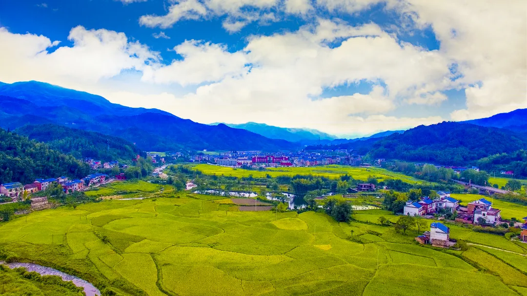 武功山景区入选 |《五一旅游目的地数据报告》典型景区
