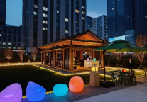 北京万达嘉华酒店啤酒花园,打造全新休闲社交体验