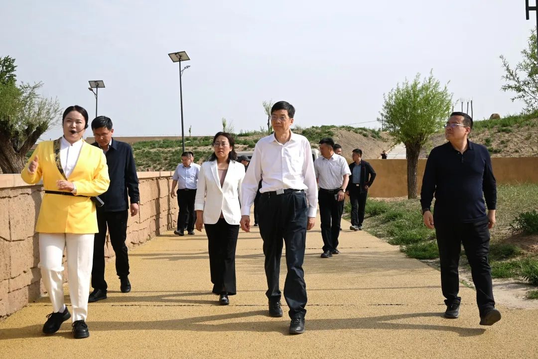 加强文物和文化遗产保护传承丨让统万城“活起来”“火起来”