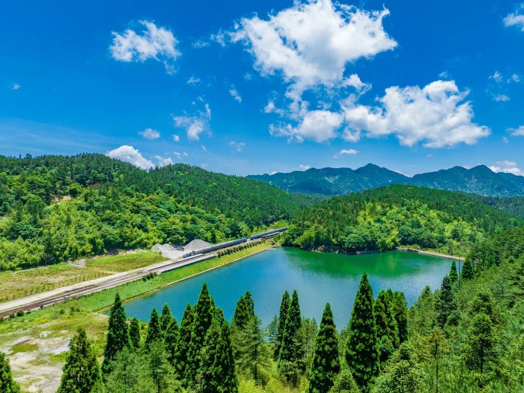 喜讯!明月山旅游区入选“长江风景揽胜之旅”线路!