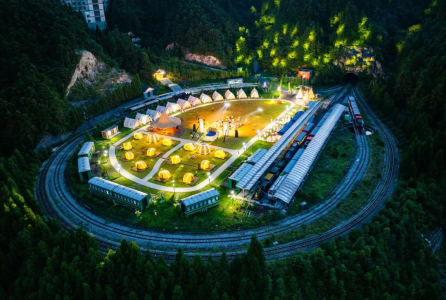暑期文旅市场一半火焰一半冰，明月山凭啥是那把火?