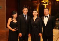海外海举行大型晚宴庆祝无柱宴会厅落成