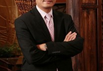冯福明任上海扬子江万丽大酒店总经理