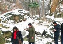 踏雪新景观 泰山旅游“淡季”不淡