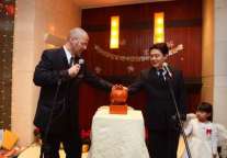 重庆洲际酒店举行“圣诞亮灯仪式”暨慈善爱心月活动启动仪式