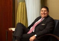 武汉光明万丽酒店任命龙麦克为总经理