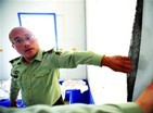 酒店泡沫板存安全隐患 燃烧后散发毒烟雾
