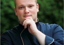 青岛金沙滩希尔顿酒店任命行政总厨