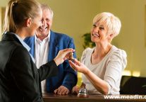 5 Factors to Achieve Staff Commitment to Delivering Outstanding Customer Service