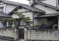 日本允民宅当旅馆 市民集体搬家抗议