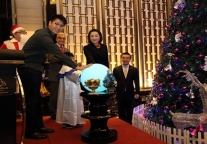唐拉雅秀为爱点灯 2015圣诞序幕拉开