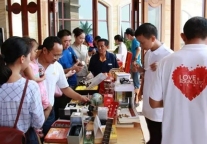 三亚唐拉举办爱心义卖帮助贫困学生和儿童