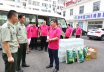 济宁万达嘉华酒店八一建军节慰问消防官兵 