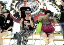 广州旅博会 戴上VR虚拟环游世界