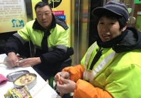 海友酒店爱心早餐让环卫工人过“暖冬”