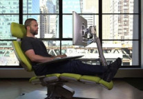 一款神奇的椅子 Altwork Station让客人“躺着挣钱” 
