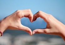 九寨沟7级地震 首旅如家紧急捐款助壹家人救援行动