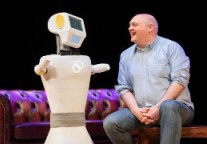 护理机器人可以完全取代人类护工吗？