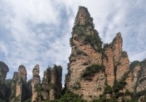 业绩疲软 张家界旅游集团拟卖房获利