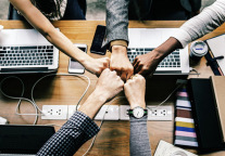 一边撤牌 一边扩张 国际酒店品牌能否跑赢市场?