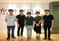 福建省连锁经营协会党支部书记杨建英莅临花界指导交流