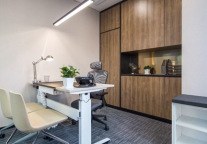 一把椅子价值6000元的它 首个办公项目半年就盈利了!