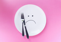 酒店食物中毒差点"毁了"百余大学教授 赚钱也要讲安全!