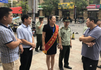 海南、江苏省公安消防总队一行领导来郑对魔飞公寓进行消防考察