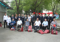 台州丽廷凤凰山庄下社区慰问高龄老人