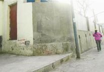 济南中豪大酒店能否大度为民让出“三尺墙”